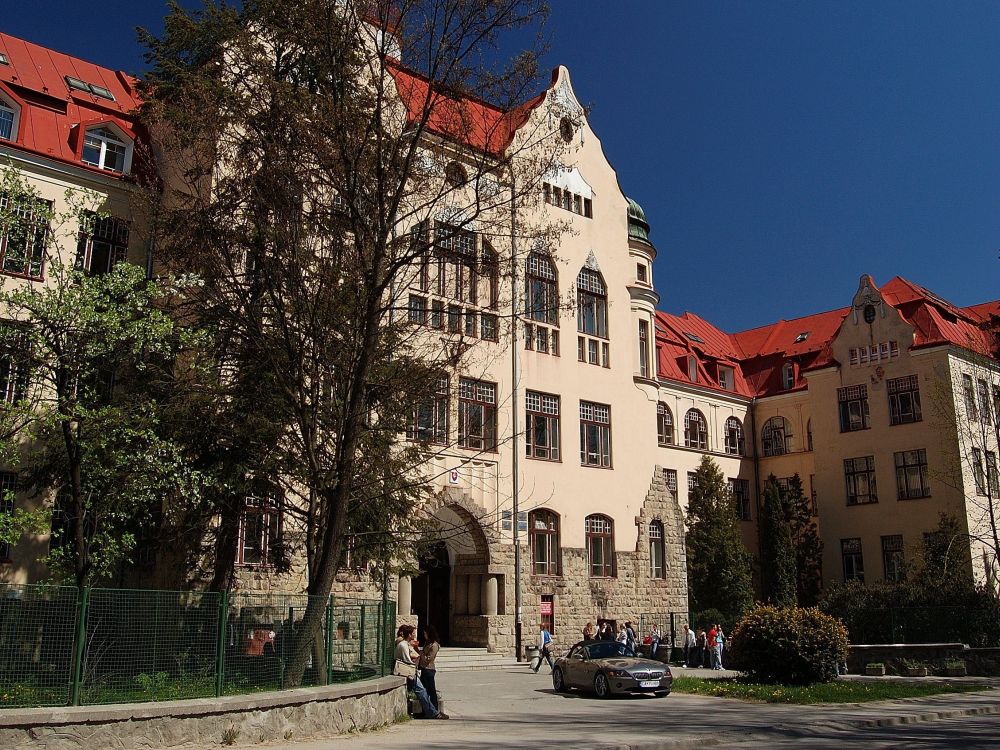 Fotografie
                                školy Ekonomická fakulta